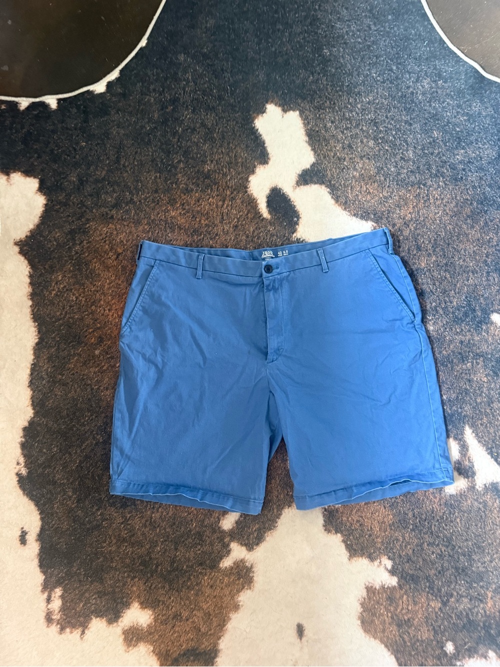 Izod Men's Royal Blue Flat Front Chino Shorts Size 42